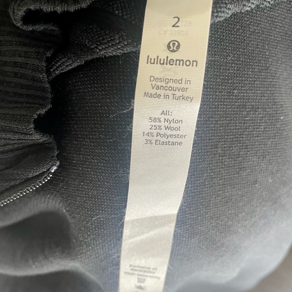 Lululemon pull over half zip size 2 - Picture 3 of 3